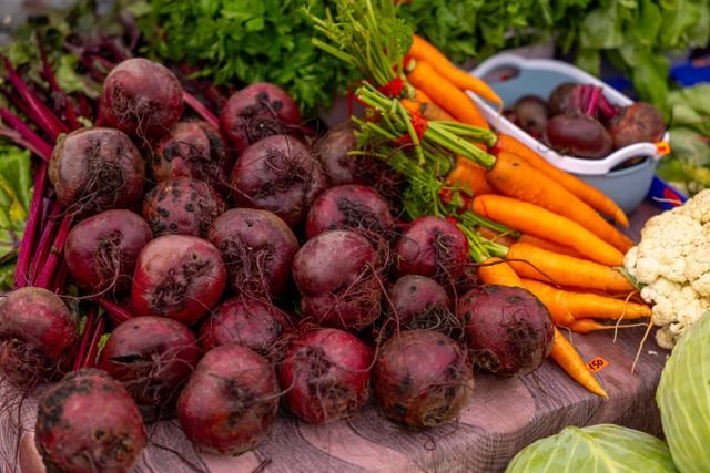 Zena Greens Review: Ingredients, Evidence, Safety, and Is It Worth It? 7 Fresh beets carrots and cauliflower displayed at a farmers market