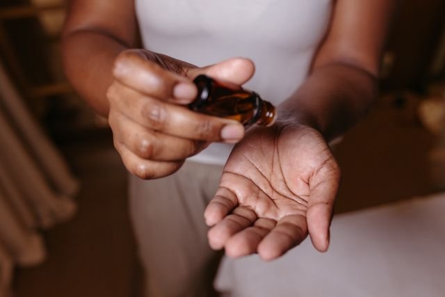 OSEA Malibu Review: Are Its Skincare Products Worth the Price? 4 Hands pouring skincare oil for moisturizing