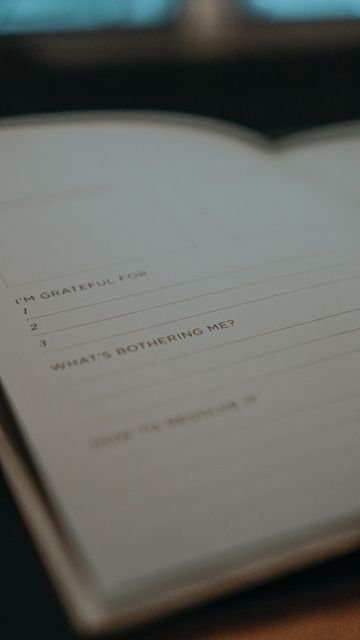 30-Day Gratitude Challenge: A Practical, Evidence-Based Plan to Build the Habit 4 Open journal showing gratitude and reflection prompts
